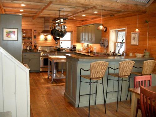 a kitchen with a large island with bar stools at Immaculate Cabin Rental with a Hot Tub next to Lake Pend Oreille in Bonner County, Idaho in Broten
