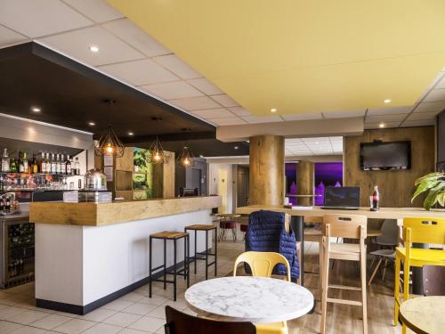 Ο χώρος του lounge ή του μπαρ στο ibis Carcassonne Centre - La Cité