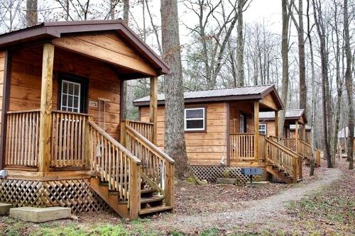Φωτογραφία από το άλμπουμ του Amazing Wooden Cabin in Monterville, West Virginia σε Monterville