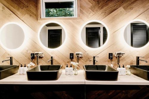 Φωτογραφία από το άλμπουμ του Charming Safari Tent with Sauna and Fire Pit in North Woodstock, New Hampshire σε Γούντστοκ