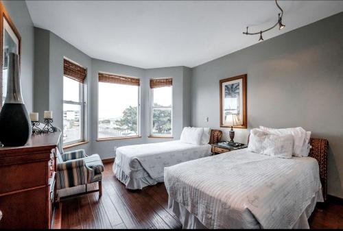 Ένα ή περισσότερα κρεβάτια σε δωμάτιο στο Incredible Beach House with Stunning Views in Newport, Oregon
