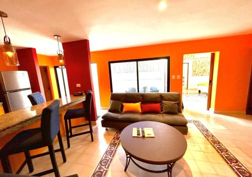 a living room with a couch and a table at Casa Michela512 ,Piscina y Mérida centro in Mérida