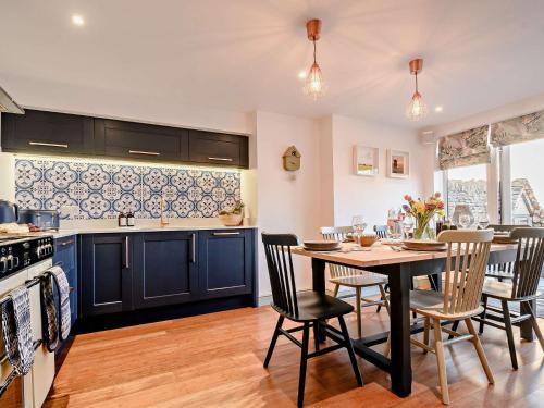 Η κουζίνα ή μικρή κουζίνα στο 3 Bed in Amberley 89898