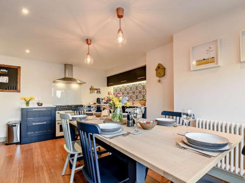 Η κουζίνα ή μικρή κουζίνα στο 3 Bed in Amberley 89898