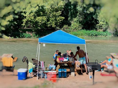 Clientes alojados en B Son's Riverside Safari Tent in Kingsbury, TX