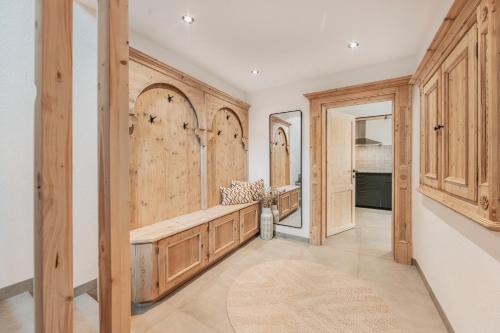 a hallway with wooden cabinets and a bench at Chalet-Midl in Umhausen