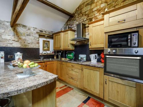 Kuchyň nebo kuchyňský kout v ubytování 1 Bed in Brampton 73577