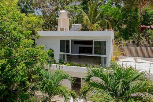 Spacious Lake House with Pool and Fire Pit near Lagoon in Xul-Ha, Quintana Rooにある庭