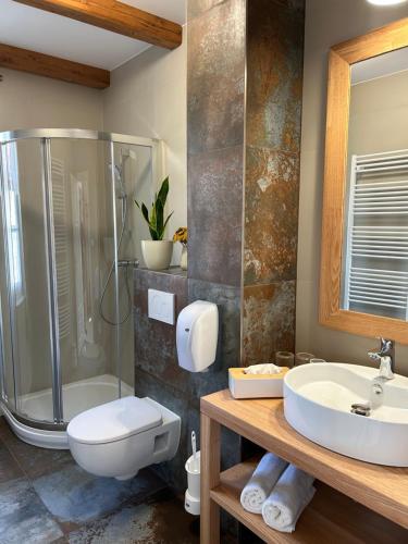 a bathroom with a shower and a toilet and a sink at CHATA PoD JAVOROM in Hrabušice