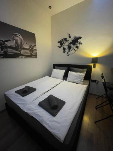 New - Very Central New York Cafe