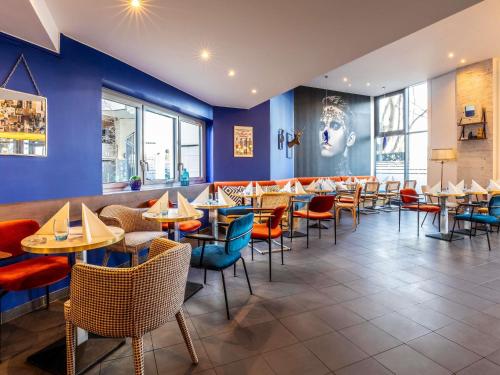 a dining room with tables and chairs at ibis Paris La Villette Cité des Sciences 19ème in Paris