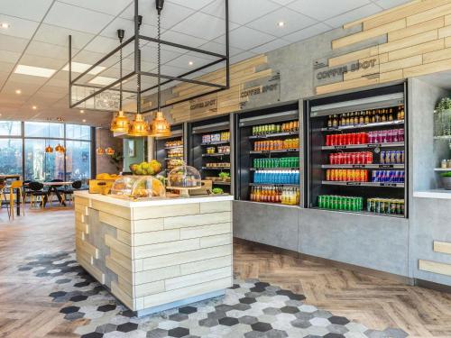 a food counter in a restaurant with drinks at ibis Paris CDG Airport in Roissy-en-France
