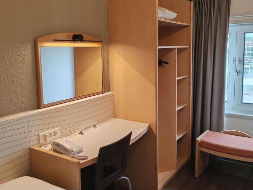 ibis Styles Paris Poissyにあるベッド