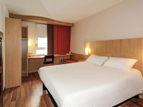 ibis Rochefortにあるベッド
