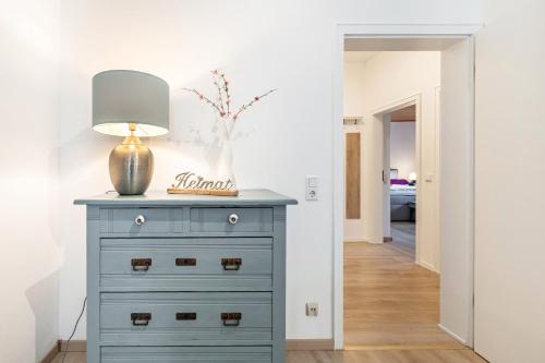 a blue dresser with a lamp on top of it at Mama Mia in Platteheide