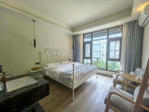 Postel nebo postele na pokoji v ubytování Shanju Bieyuan Homestay (Yangshuo Yulonghe Branch)