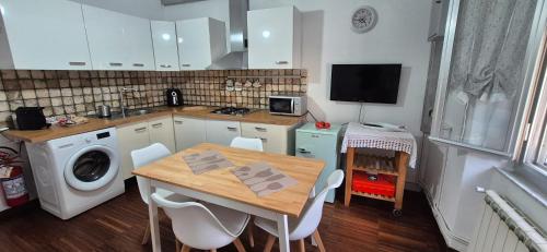 Una cocina o zona de cocina en Maison18
