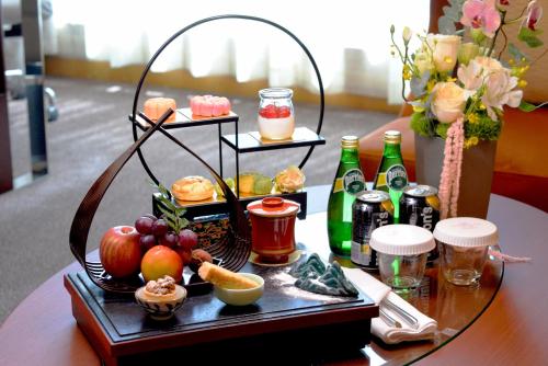 a table topped with a tray of food and drinks at Crowne Plaza Yichang by IHG in Yichang