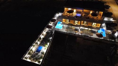 VillaELIAS - heated pool - jacuzzi-10 persons-boat tours - Luxury