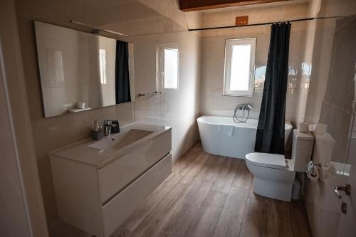 Salle de bains dans l'établissement Serena