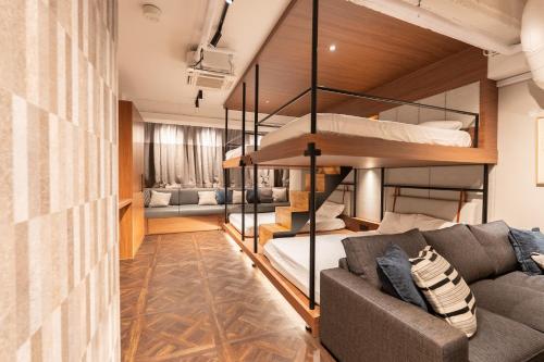 a living room with a couch and bunk beds at Villa Customa ヴィラカスタマ in Tokyo