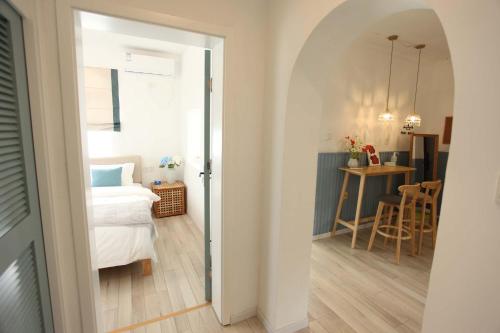 Postel nebo postele na pokoji v ubytování pine house