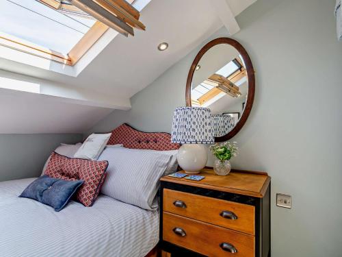Katil atau katil-katil dalam bilik di 1 Bed in Leyburn 95072