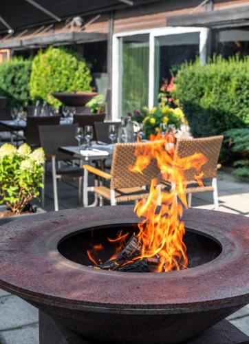 a fire pit in the middle of a patio at Thon Hotel Vettre in Asker