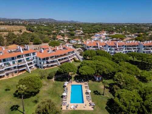 5 star Luxury SevenPines apartment with large balcony and 3 communal pool