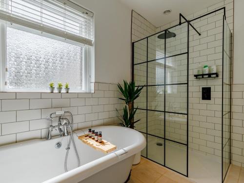 Ένα μπάνιο στο 3 Bed in Chapel-En-Le-Frith 88180