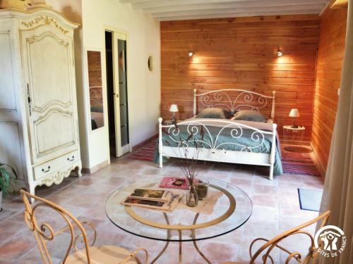 Postel nebo postele na pokoji v ubytování A la fermette de Limesle