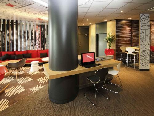 an office with a desk with a laptop on it at Ibis Marne la Vallée Noisy in Noisy-le-Grand