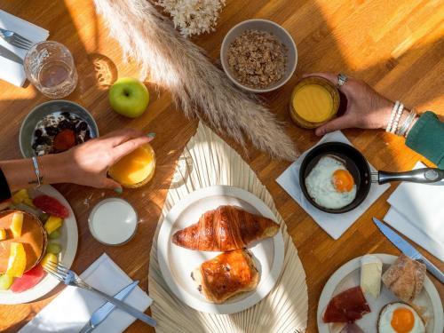 Comida en o cerca de este hotel