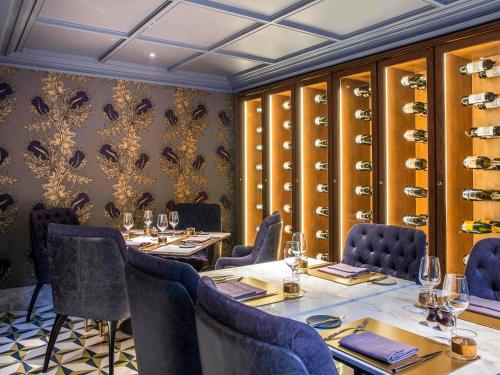 Un lugar para sentarse en Sofitel Legend Metropole Hanoi
