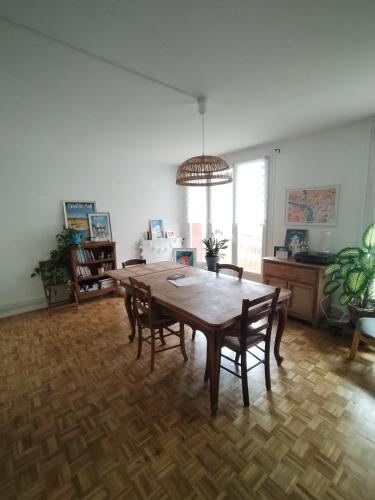Grand appartement lumineux avec parking gratuit
