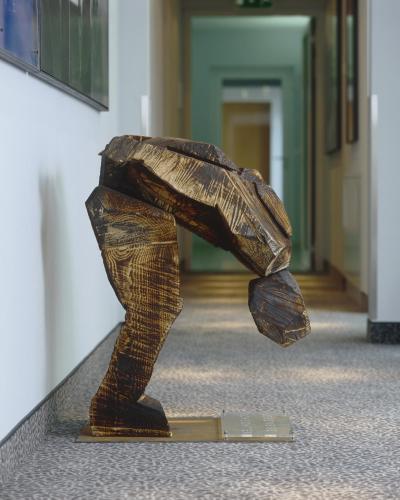 a statue of a woman with her arm out at Mintrops Stadt Hotel Margarethenhöhe in Essen