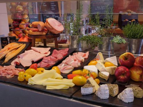 a display of different types of meats and cheese at Mintrops Stadt Hotel Margarethenhöhe in Essen