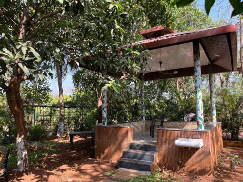 Jardín al aire libre en Staycation Buddy's Piyush Villas