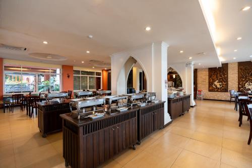 En restaurant eller et andet spisested på Sunday Chateau En Ville - Pattaya