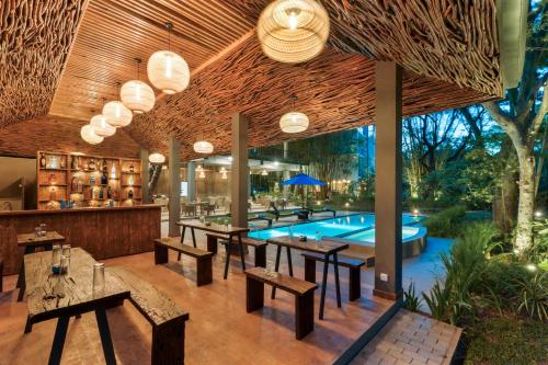 Bazén v ubytování Saludiya Retreat Resort and SPA nebo v jeho okolí