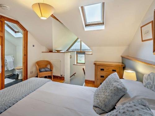 Katil atau katil-katil dalam bilik di 1 Bed in Abergavenny BN092