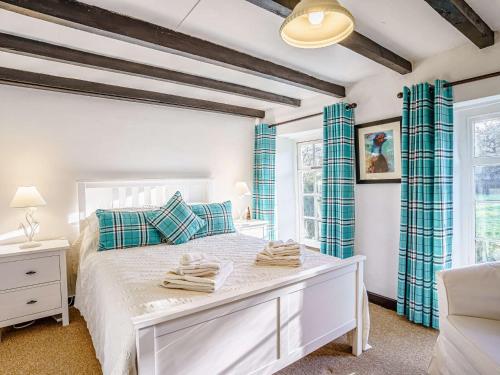 Ένα ή περισσότερα κρεβάτια σε δωμάτιο στο 3 Bed in Cenarth 79198