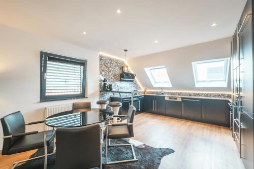 a kitchen and dining room with a table and chairs at BS Milla Estate Heidelberg in Heidelberg