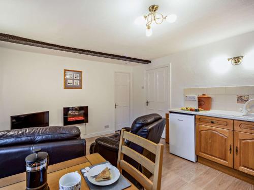 Ruang duduk di 1 Bed in Keswick 86246