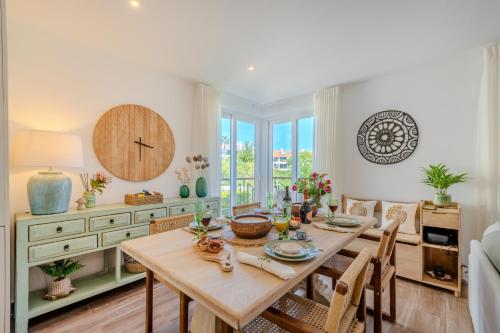 5 star Luxury SevenPines apartment with large balcony and 3 communal pool