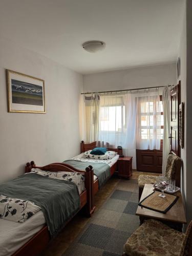 2- posteľová izba s kúpeľňou EMKA v PENZION TRSTENÁ