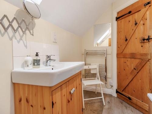 Η κουζίνα ή μικρή κουζίνα στο 2 Bed in Brecon 51153