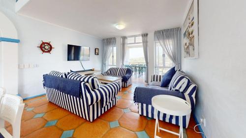 Posezení v ubytování Ocean View Villa at Caribbean Estate by Top Destinations Rentals