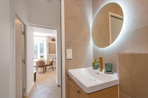 Ένα μπάνιο στο SERRES RDC - Somptueux 2 pièces - Frontière Monaco