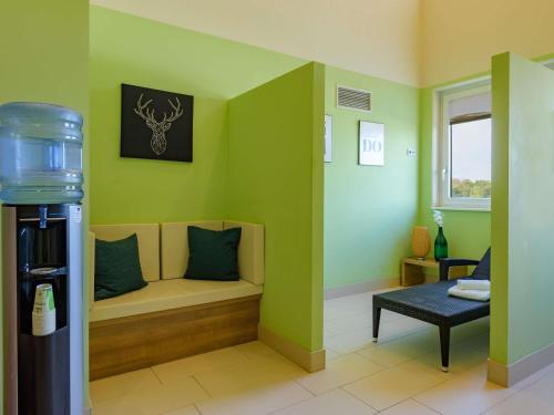 a waiting room with a bench and a window at Mercure Hotel Stuttgart Airport Messe in Stuttgart